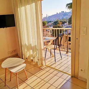 Appartement Au Bord De Balcon, Calme, Dernier étage Avec Ascenseur Et Climatisation, Menton